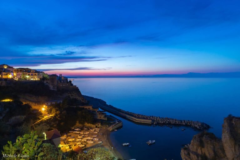 Quali sono le attrazioni principali del Borgo sul Lago Pizzo 44 vista panoramica del lago pizzo al tramonto