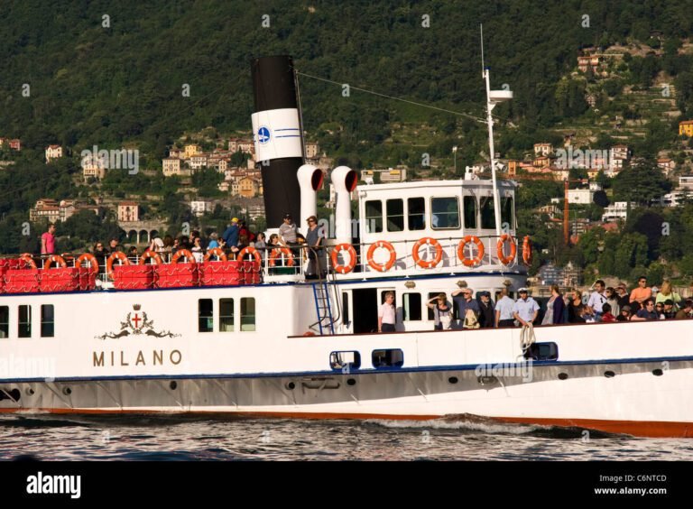 vista panoramica del naviglio con barche