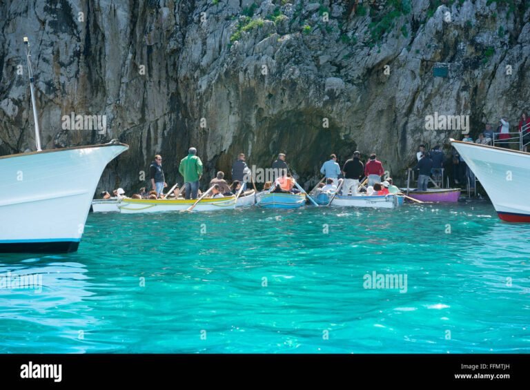 Quali sono le migliori opzioni per un tour della Grotta Azzurra a Capri 41 vista panoramica della grotta azzurra 1