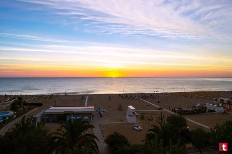 vista panoramica della spiaggia di alba adriatica