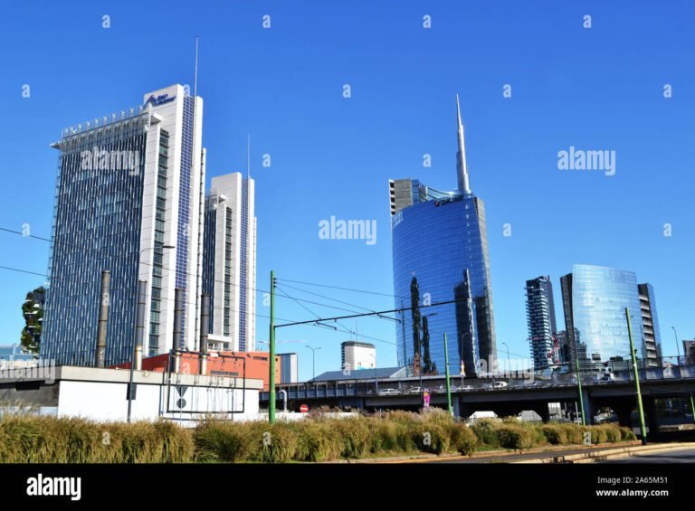 Quali servizi e collegamenti offre la stazione ferroviaria Milano P. Garibaldi 35 vista panoramica della stazione ferroviaria milano p garibaldi