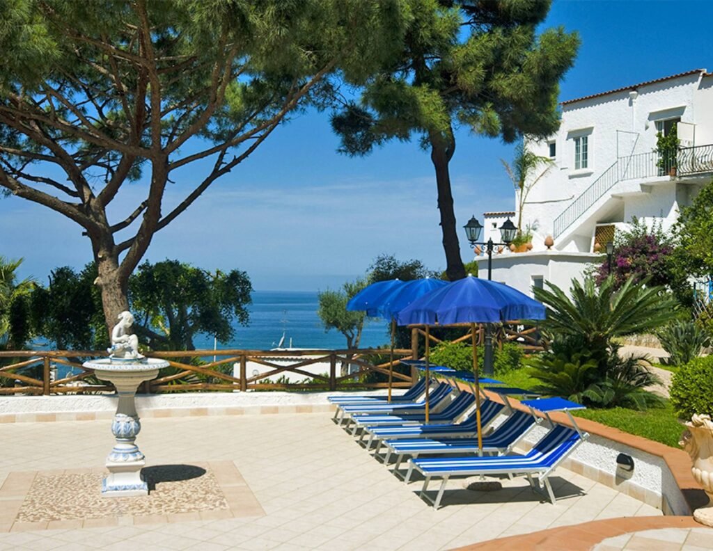 Quali sono le caratteristiche della Villa Bianca a Forio d’Ischia