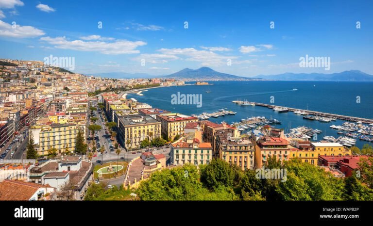 Cosa sapere sui sogni di Chiaia a Napoli e le loro meraviglie 17 vista panoramica di chiaia sul mare