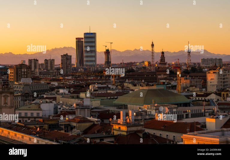 vista panoramica di milano al tramonto
