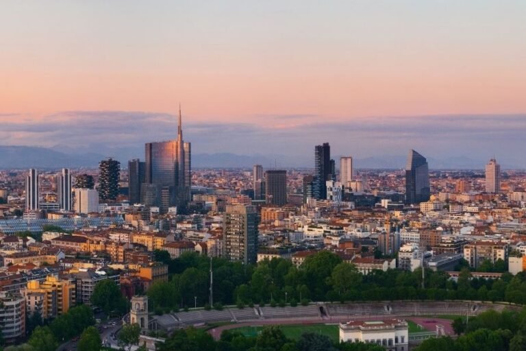 vista panoramica di milano con appartamenti 2