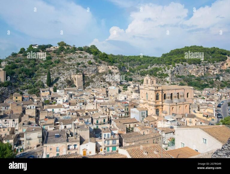Quali sono le principali attrazioni di Santa Maria La Nova a Napoli 25 vista panoramica di santa maria la nova