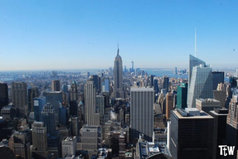 vista panoramica di un grattacielo maestoso