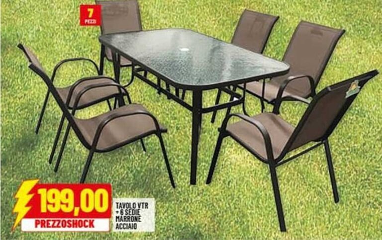 volantino risparmio casa su un tavolo